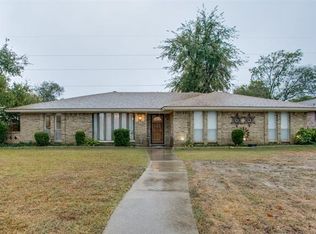 1010 Hunters Creek Dr, Desoto, TX 75115