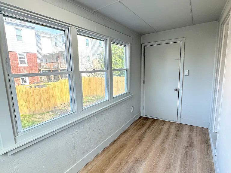 207 Mary St — Photo 10