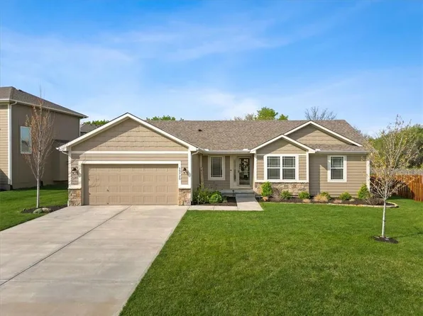 19720 Emerald St, Spring Hill, KS 66083