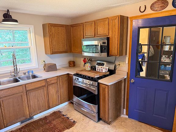 5th image of 2588 Keystone St