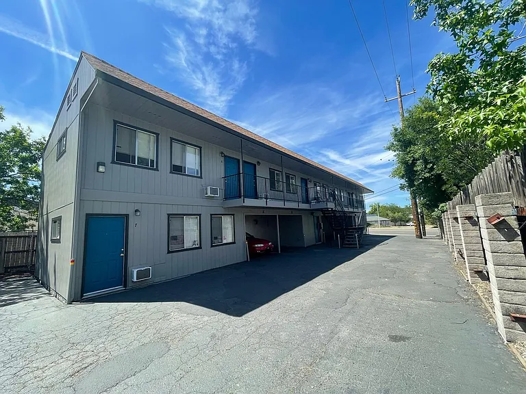 380 Lake Blvd — Photo 10