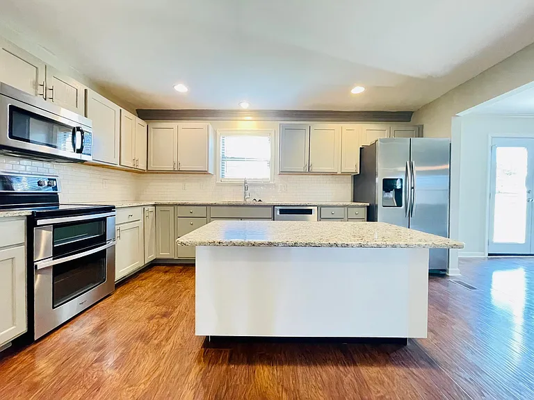 223 Raintree Ln — Photo 8