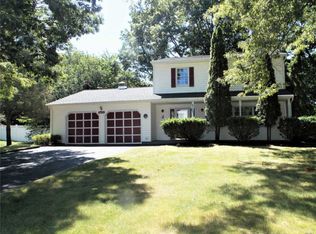 2 River Rd, Middle Island, NY 11953