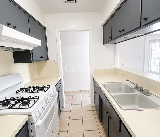 2015 Greenbrook Pkwy #B — Photo 6