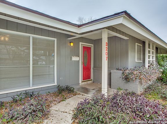 3rd image of 3207 Oakleaf Dr