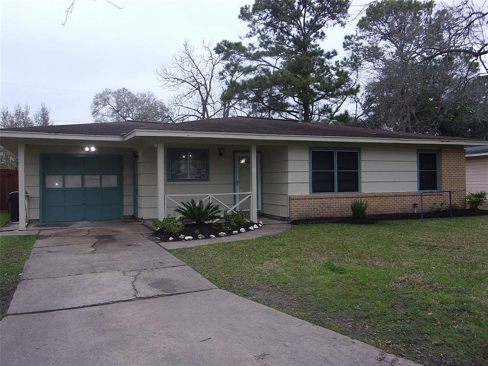 Well maintained home with curb appeal to boot!