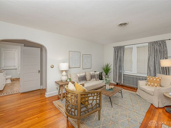 3rd image of 923 Park Ave
