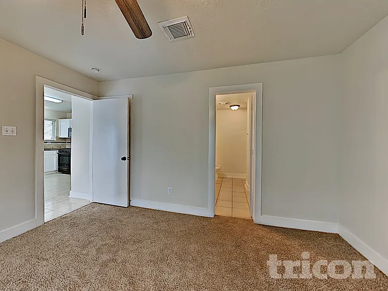 15810 W Park Ct — Photo 9