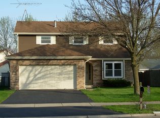 1140 Needham Rd, Naperville, IL 60563
