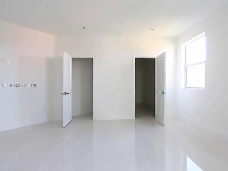15631 SW 11th Ter — Photo 32
