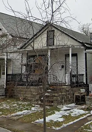 214 Rhode Is — Photo 2