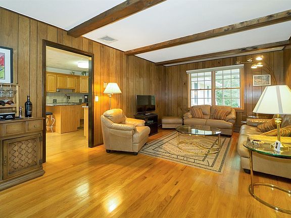 4th image of 70 Kendrick Ln