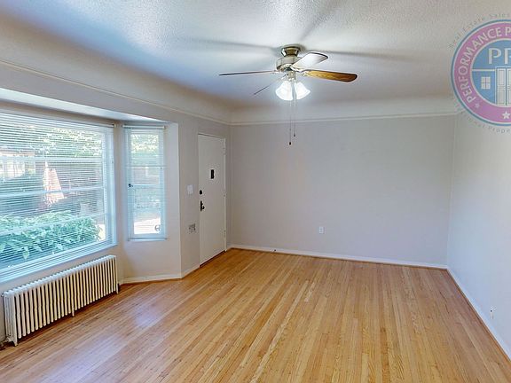 4th image of 2222 NE Pacific St #A-m