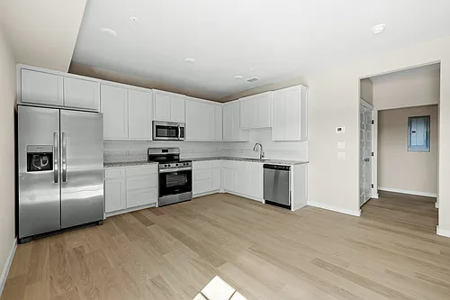 2290 W Tarleton St Photo 1