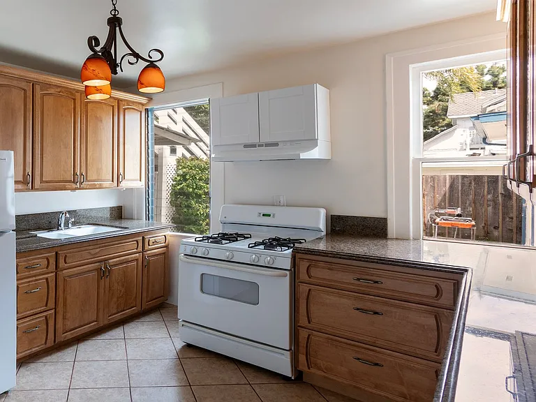 214 W Ortega St — Photo 4