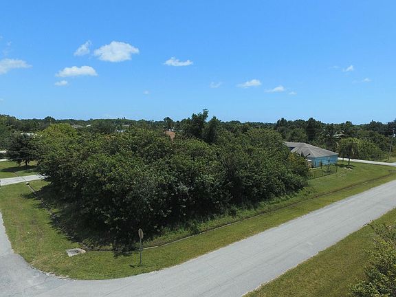 4th image of 211 SW Ike Pl
