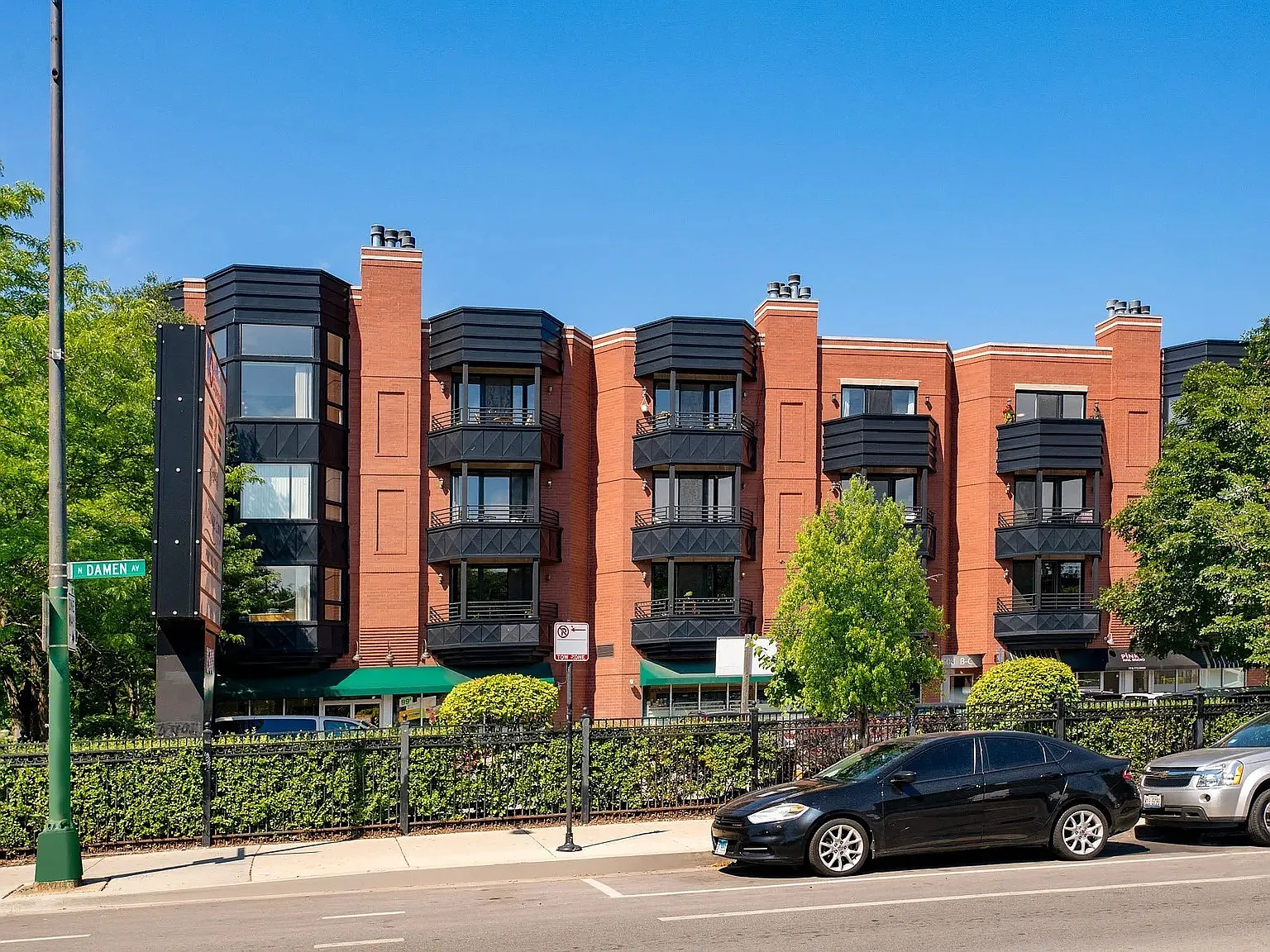 1500 N Damen — Photo 2