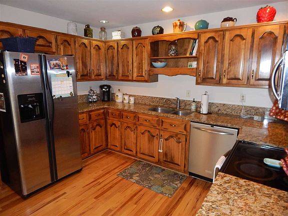 3rd image of 1205 Sunset Dr