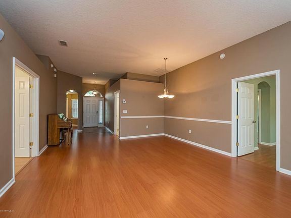 Living area with 10' ceilings