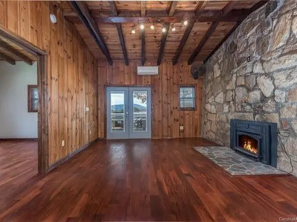 1010 Bearwallow Rd, Hendersonville, NC 28792