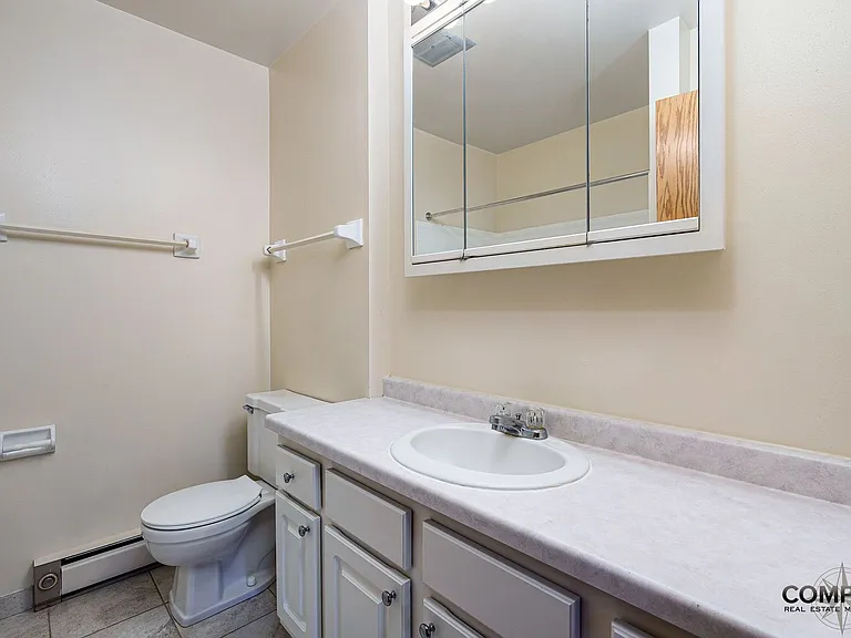 Half Moon Lake Apartments — Photo 19