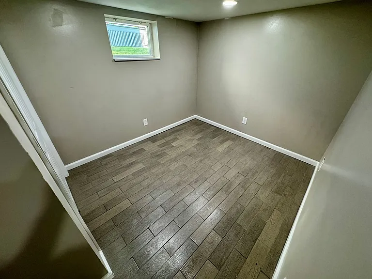 1323 W 3rd Ave — Photo 28