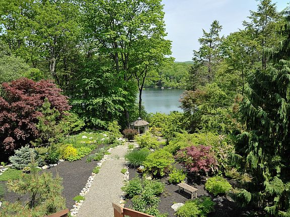 2nd image of 1092 Barrett Cir W
