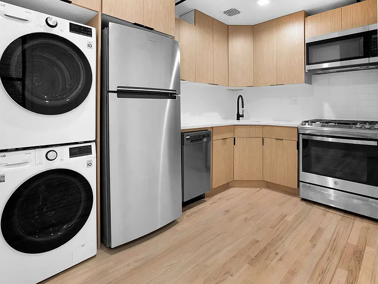 945 W End Ave #1D1 — Photo 2