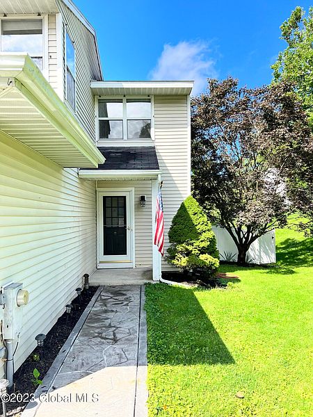 3rd image of 14 Heyden Road