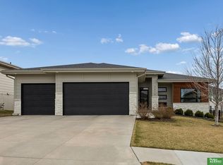 2513 N 186th St, Elkhorn, NE 68022