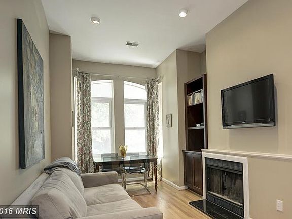 Living Room (2 of 3)