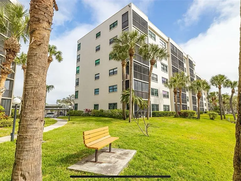 1332 Pasadena Ave S #607 — Photo 3