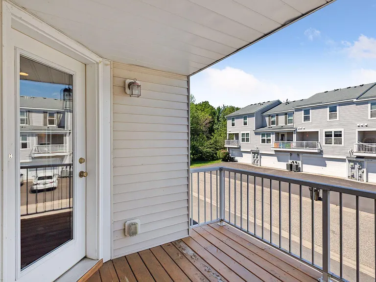 15024 Farnham Ave N — Photo 16