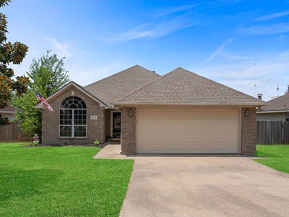 2nd image of 115 Lonesome Dove Dr