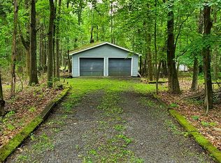 1412 David Ln, Effort, PA 18330