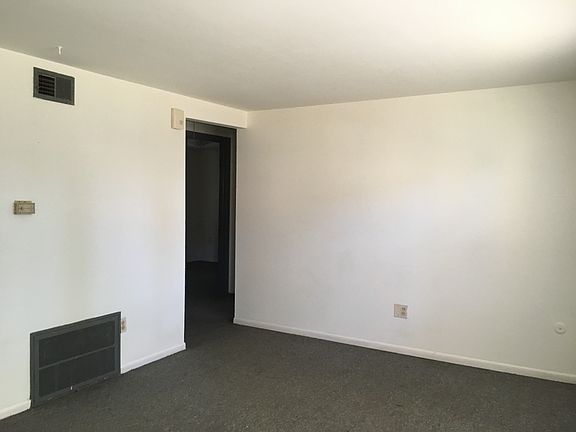3rd image of 327 Marquis Ave