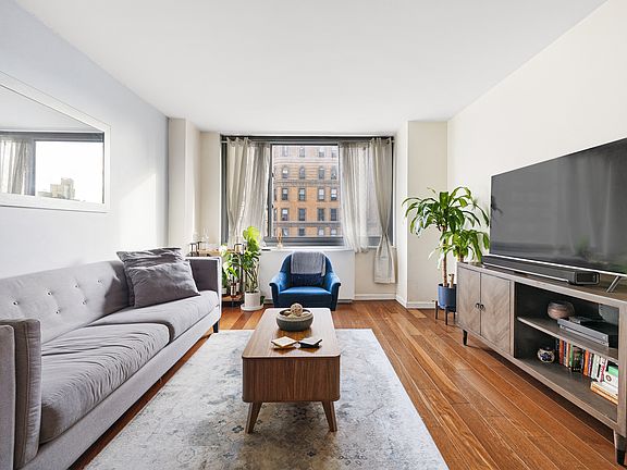 4th image of 2025 Broadway APT 9F