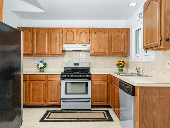 3rd image of 970 Benedetti Dr Unit D