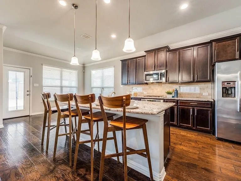 2417 Austin Ln — Photo 7