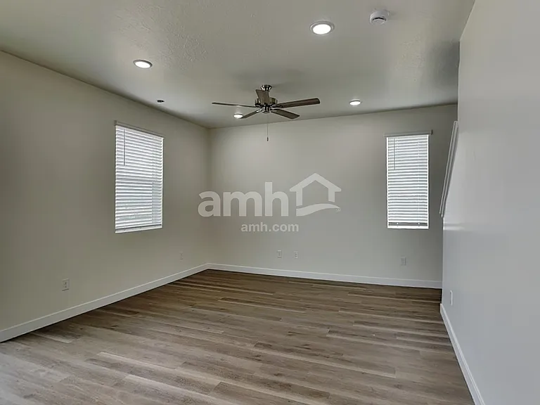 1232 W Mahogany St — Photo 5