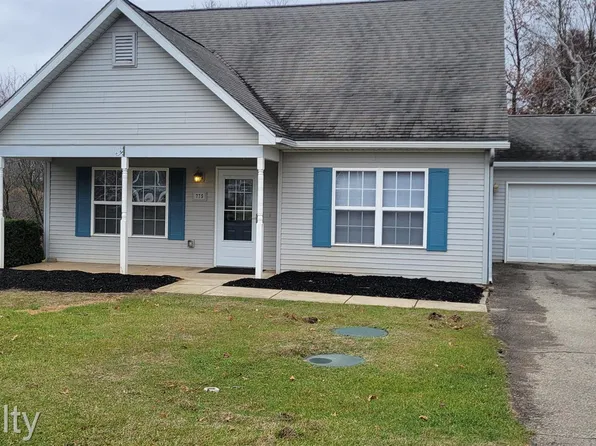 775 Cattail Ln, Pinckney, MI 48169