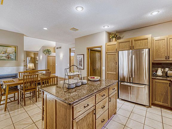 5th image of 7945 Ranchview Ln N