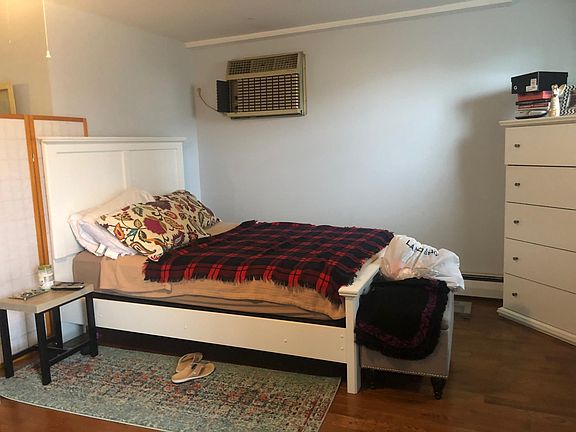 2nd image of 3673 E Tremont Ave