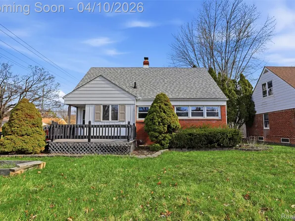 20201 Lancaster St, Harper Woods, MI 48225