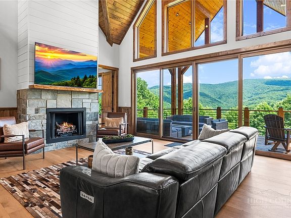 2nd image of 1030 High Valley Overlook