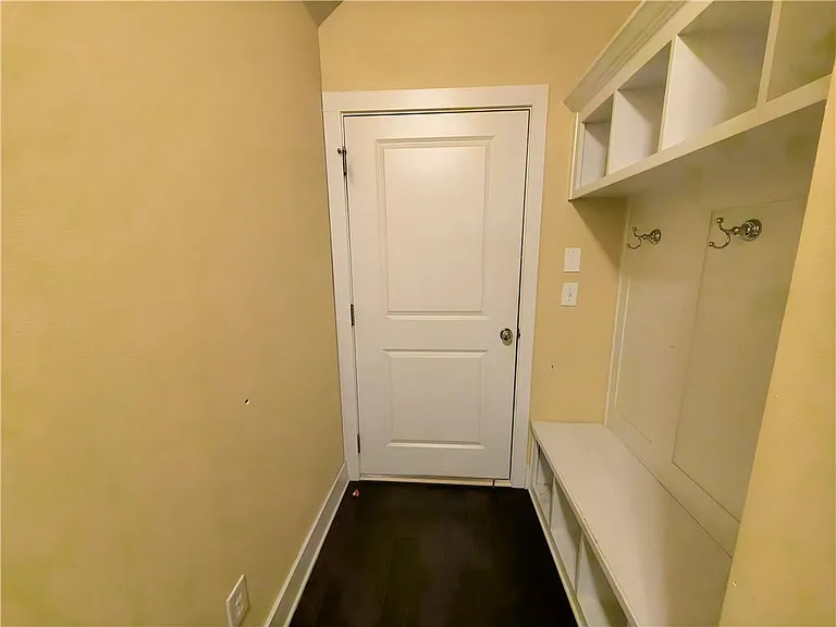 3797 Oxford Cir — Photo 18