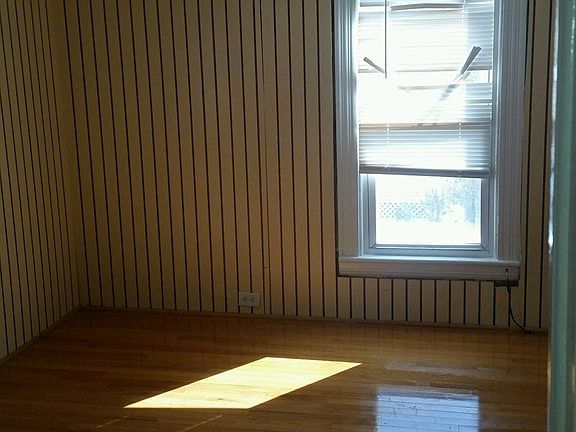 4th image of 526 W 2nd St