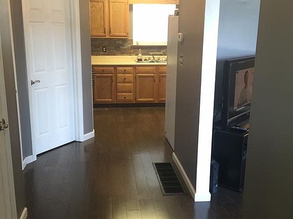 3rd image of 216 Arrowhead Dr
