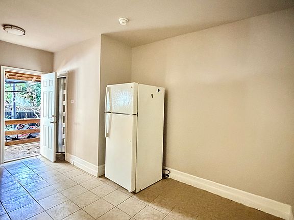 4th image of 27 N Edgewood St