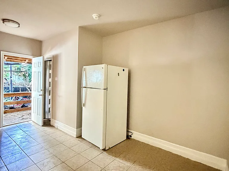 27 N Edgewood St — Photo 4